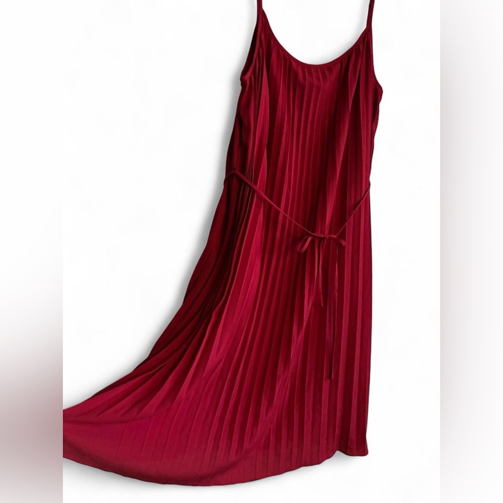 H&M Red Pleated Midi dress with slip